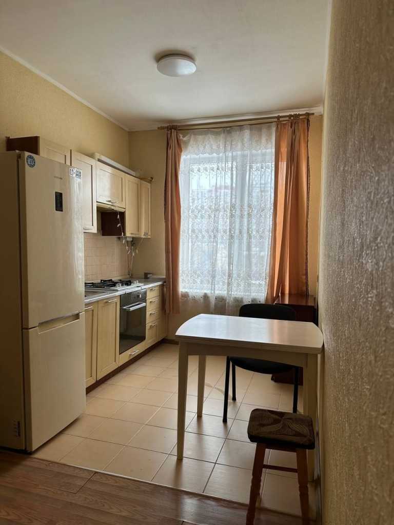 Оренда 1-кімнатної квартири 42 м², Святопокровська