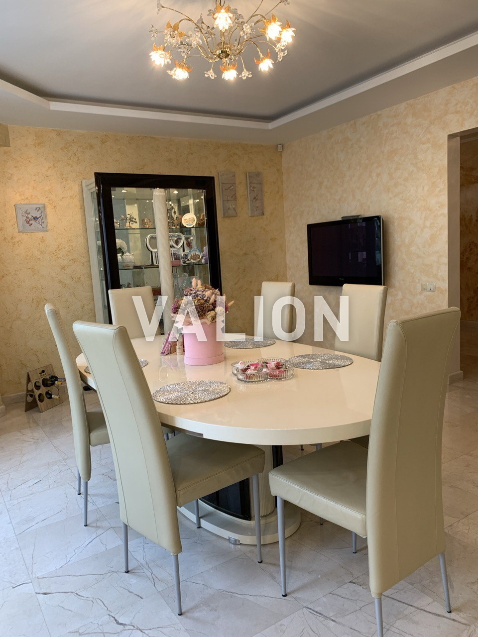 Продажа 3-комнатной квартиры 200 м², Никольско-Слободская ул., 4Д