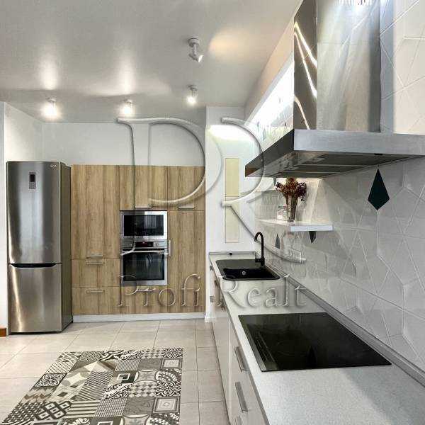 Продажа 3-комнатной квартиры 90 м², Метрологическая ул., 109