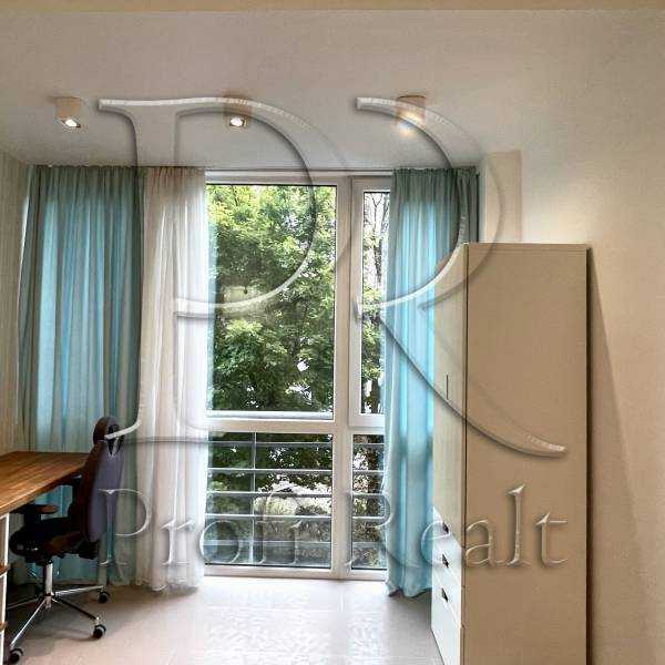 Продажа 3-комнатной квартиры 90 м², Метрологическая ул., 109