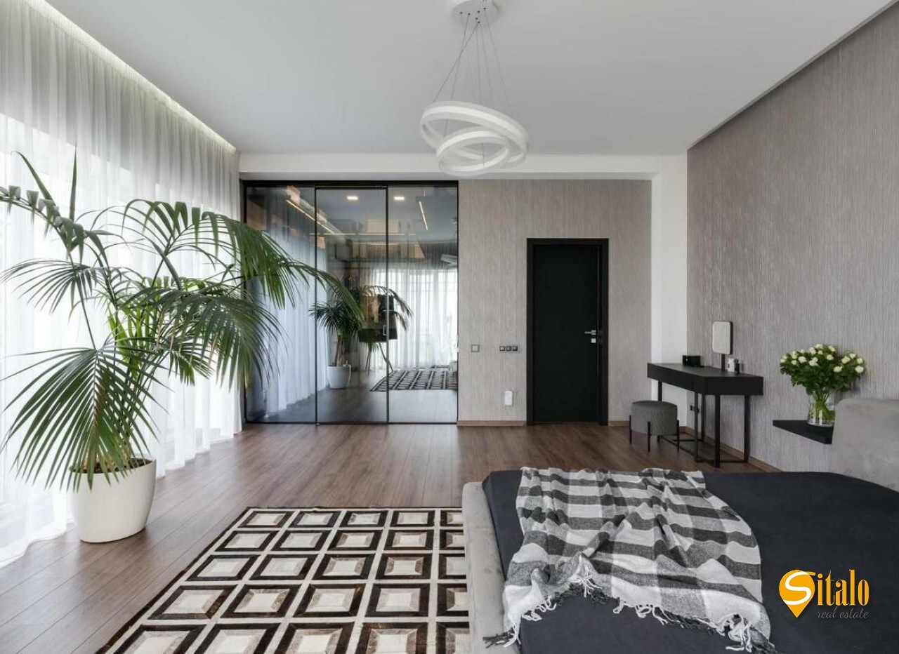 Продажа 3-комнатной квартиры 180 м², Отто Шмидта ул., 10Ж