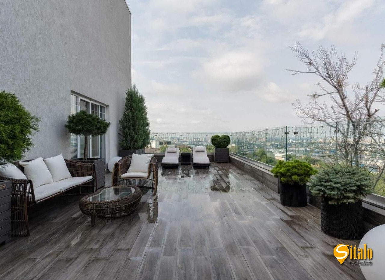 Продажа 3-комнатной квартиры 180 м², Отто Шмидта ул., 10Ж