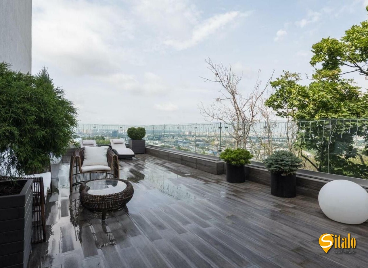 Продажа 3-комнатной квартиры 180 м², Отто Шмидта ул., 10Ж