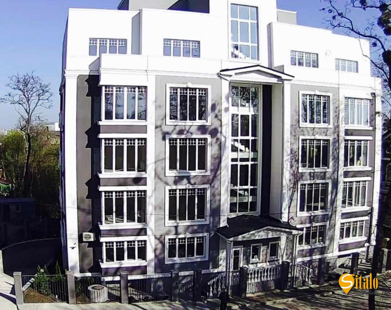 Продажа 3-комнатной квартиры 180 м², Отто Шмидта ул., 10Ж