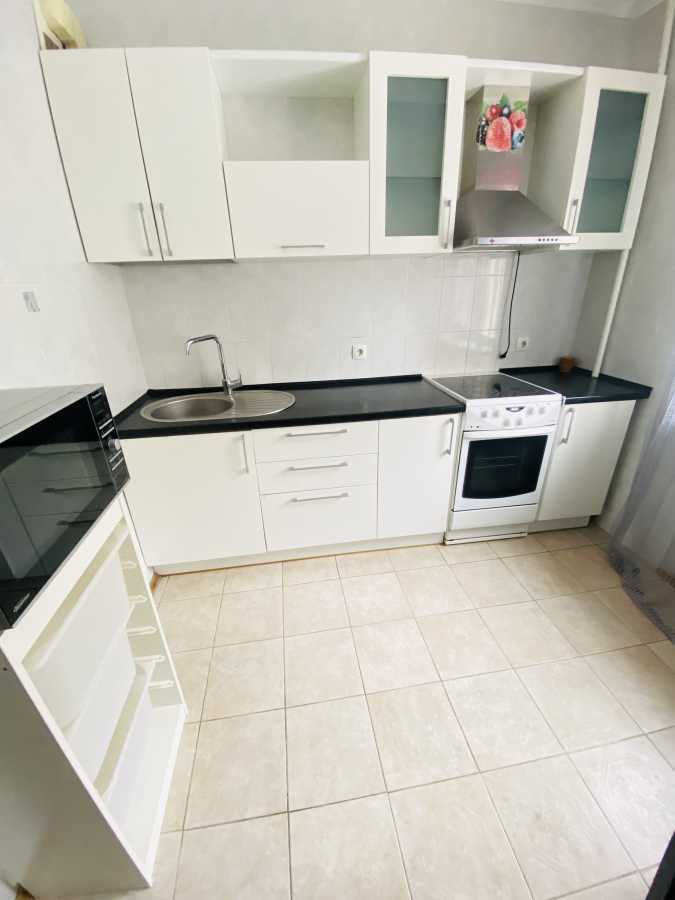 Оренда 2-кімнатної квартири 56 м², Квітневий пров., 1Б