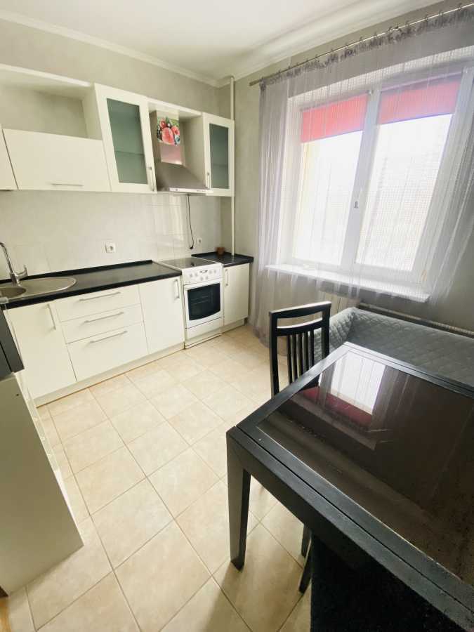 Оренда 2-кімнатної квартири 56 м², Квітневий пров., 1Б