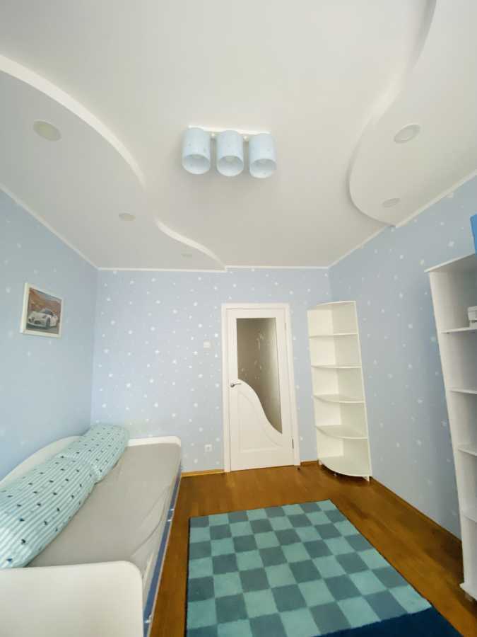 Оренда 2-кімнатної квартири 56 м², Квітневий пров., 1Б