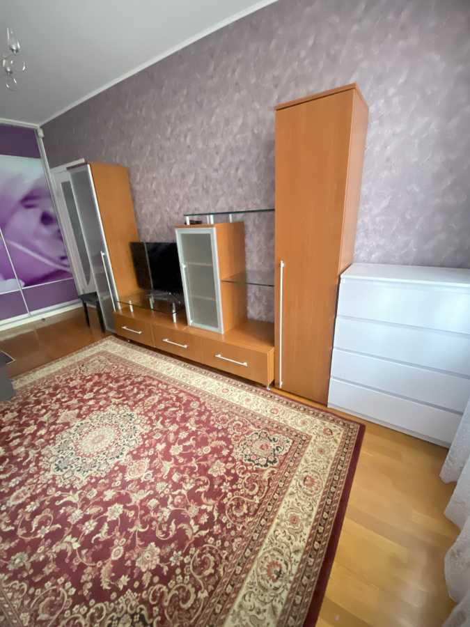Оренда 2-кімнатної квартири 56 м², Квітневий пров., 1Б