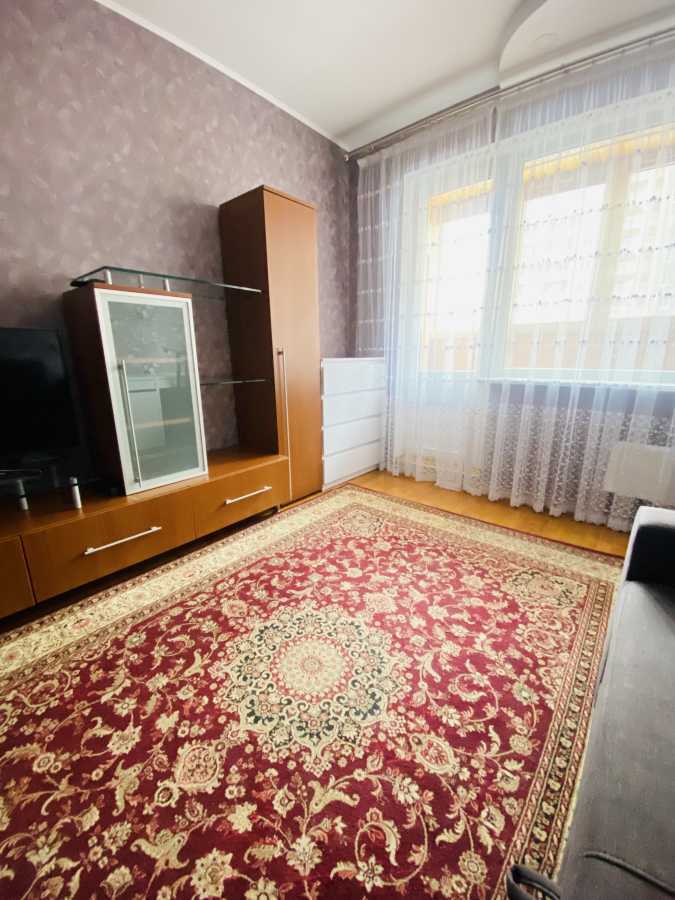 Оренда 2-кімнатної квартири 56 м², Квітневий пров., 1Б