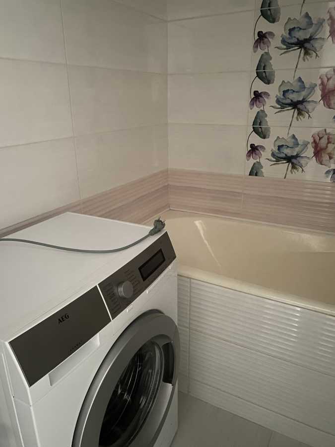 Оренда 2-кімнатної квартири 56 м², Квітневий пров., 1Б