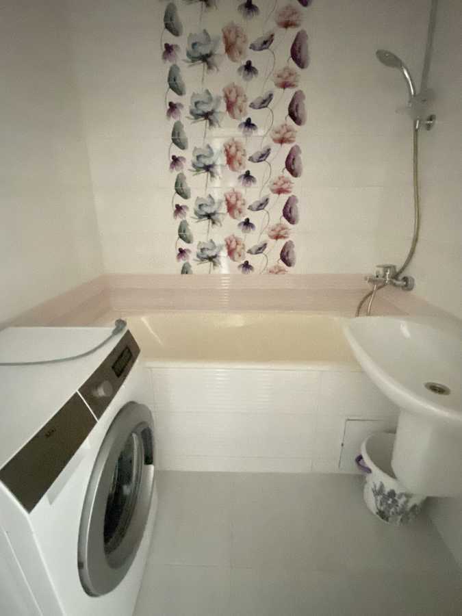 Оренда 2-кімнатної квартири 56 м², Квітневий пров., 1Б