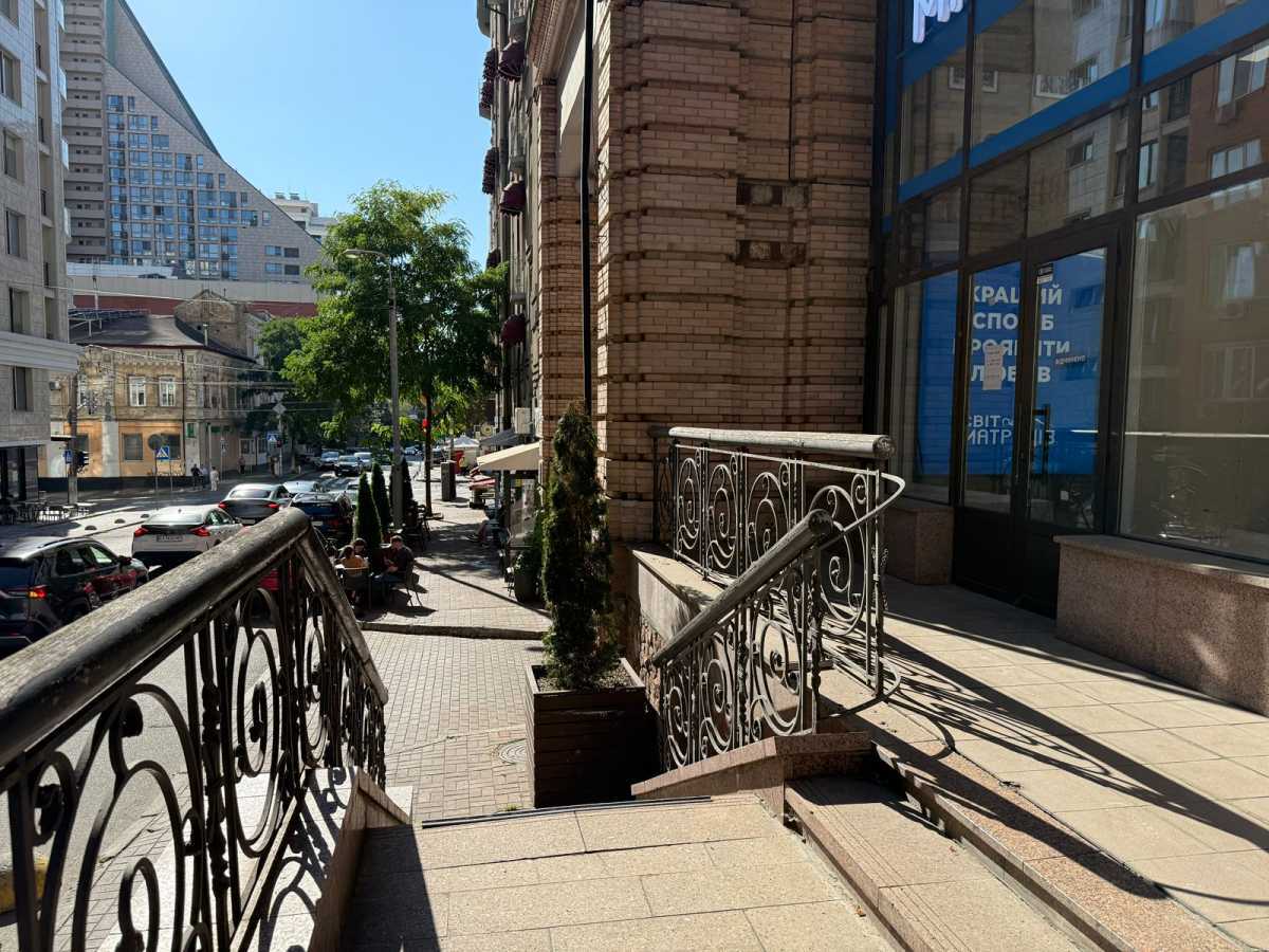 Аренда другого торгового помещения 230 м², Павловская ул., 18