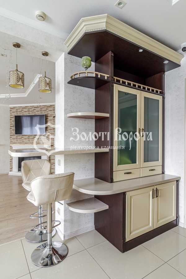 Продажа 3-комнатной квартиры 113.6 м², Княжий Затон ул., 21