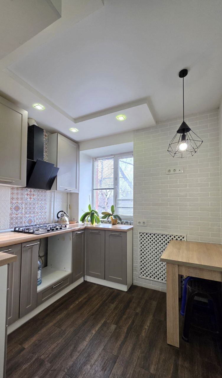 Продаж 2-кімнатної квартири 42 м², Івана Камишева вул.