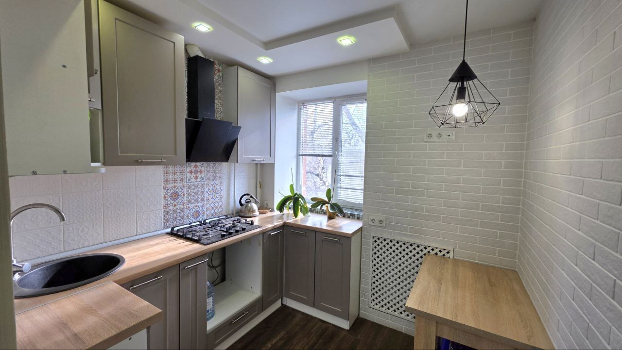 Продаж 2-кімнатної квартири 42 м², Івана Камишева вул.