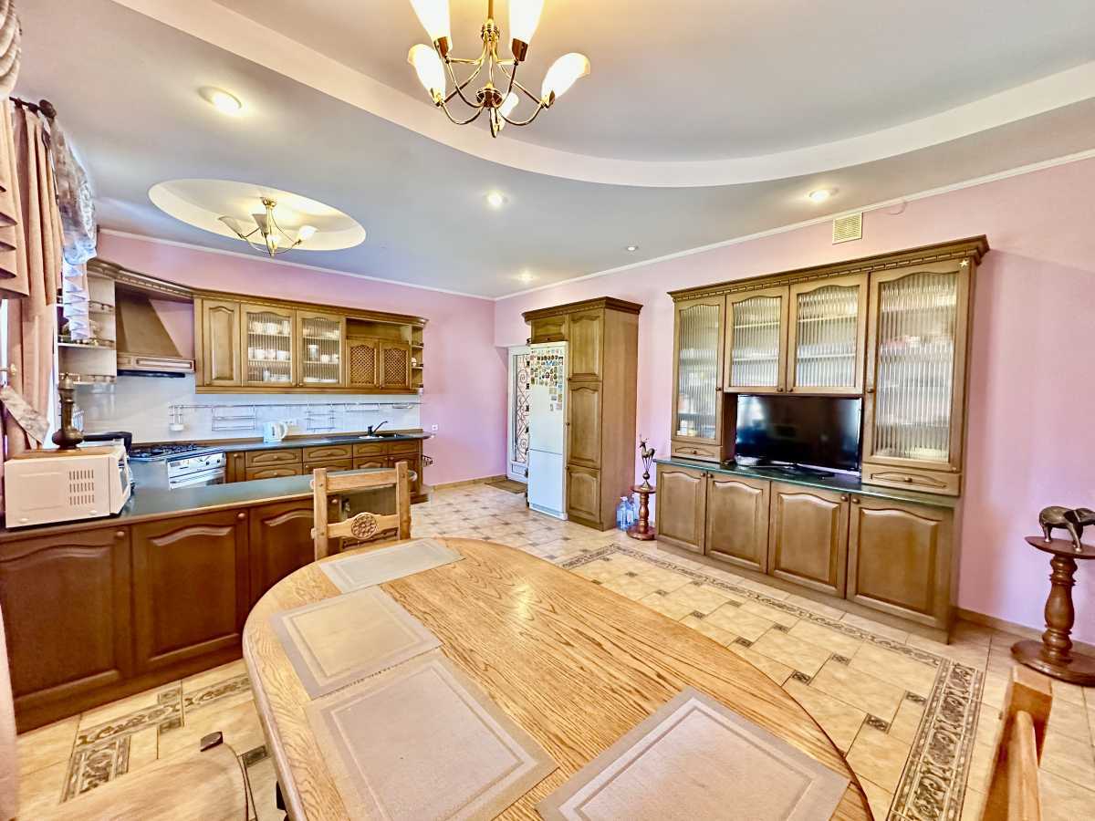 Продаж будинку 240 м², Квітки Цісик вул., 81