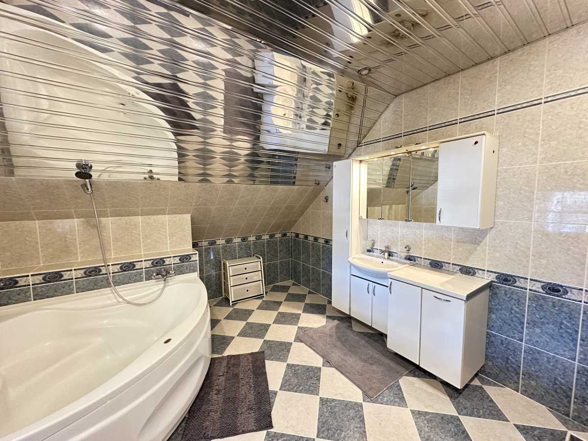 Продаж будинку 240 м², Квітки Цісик вул., 81