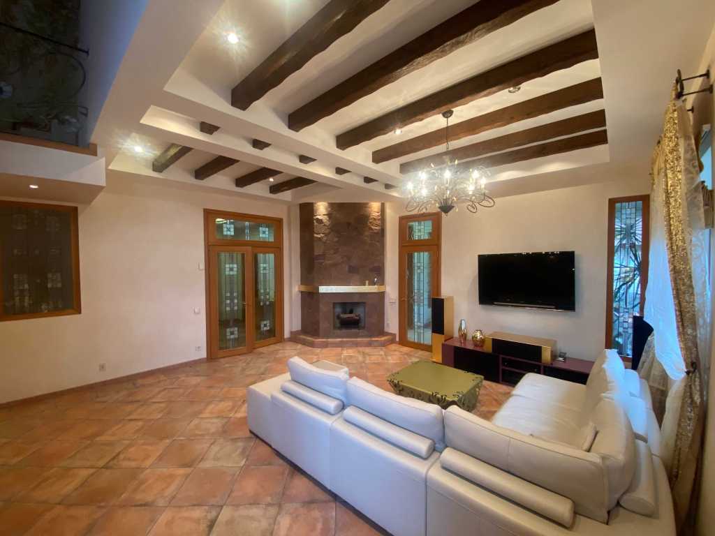 Продажа коттеджа 585 м², Центральная ул.