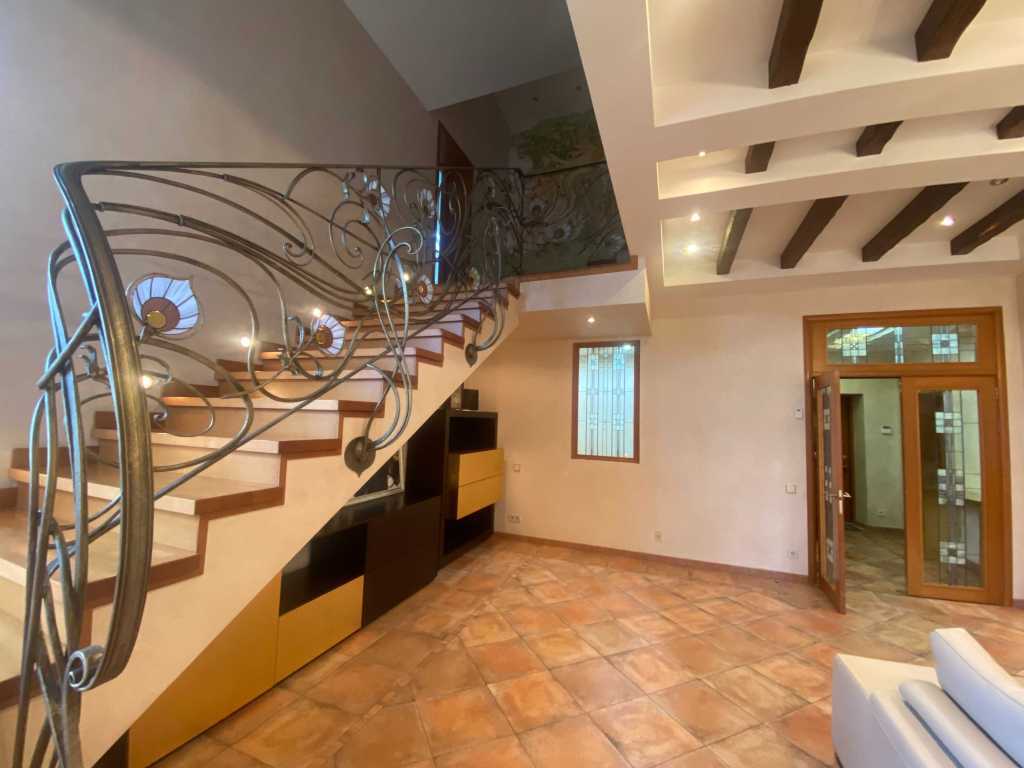 Продажа коттеджа 585 м², Центральная ул.