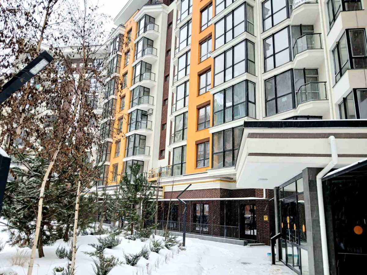 Продажа 2-комнатной квартиры 77 м², Центральна, 1