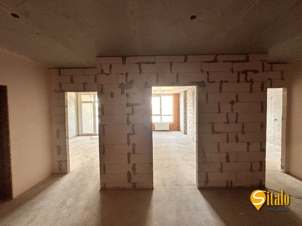 Продажа 2-комнатной квартиры 75.6 м², Днепровская наб.