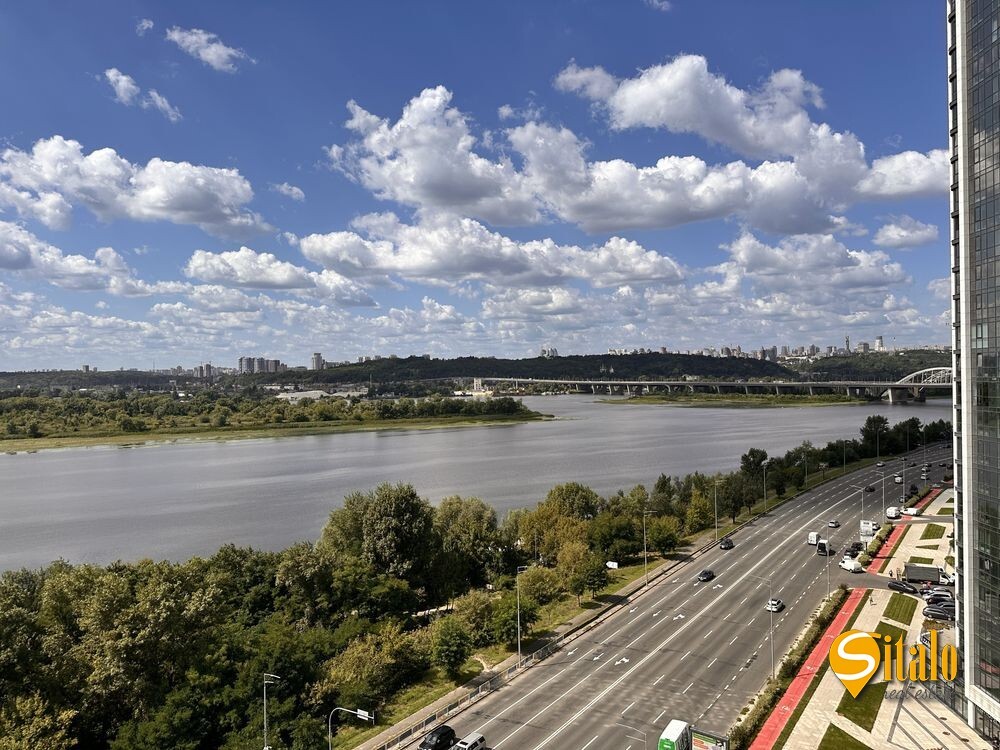 Продажа 2-комнатной квартиры 75.6 м², Днепровская наб.