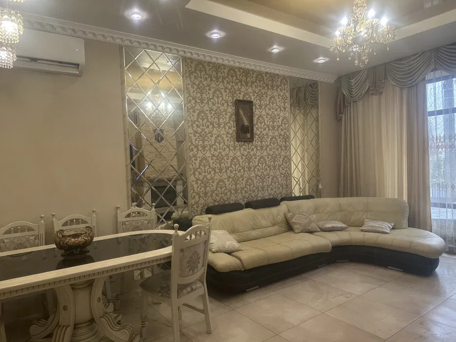 Аренда дома 300 м², Кирилла Осьмака ул.