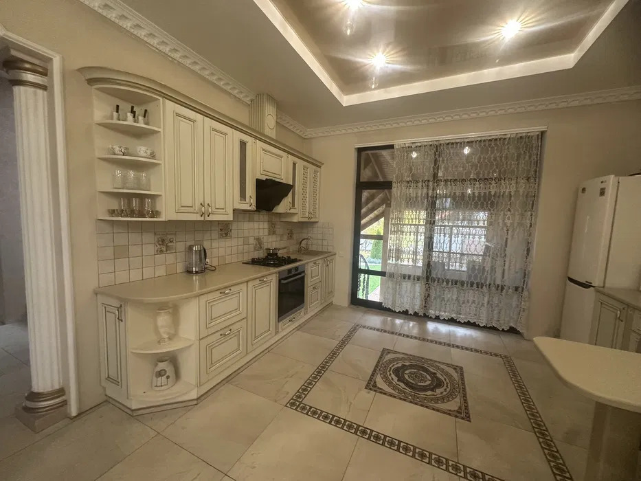 Аренда дома 300 м², Кирилла Осьмака ул.