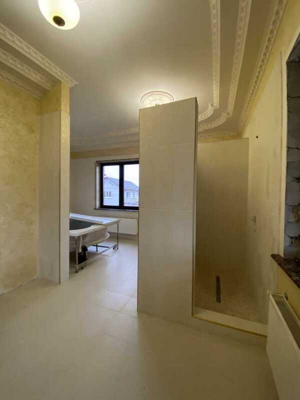 Продаж будинку 425 м²