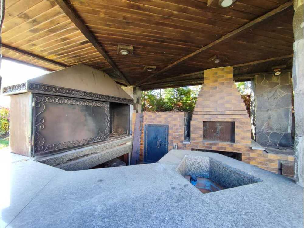 Продаж будинку 425 м²