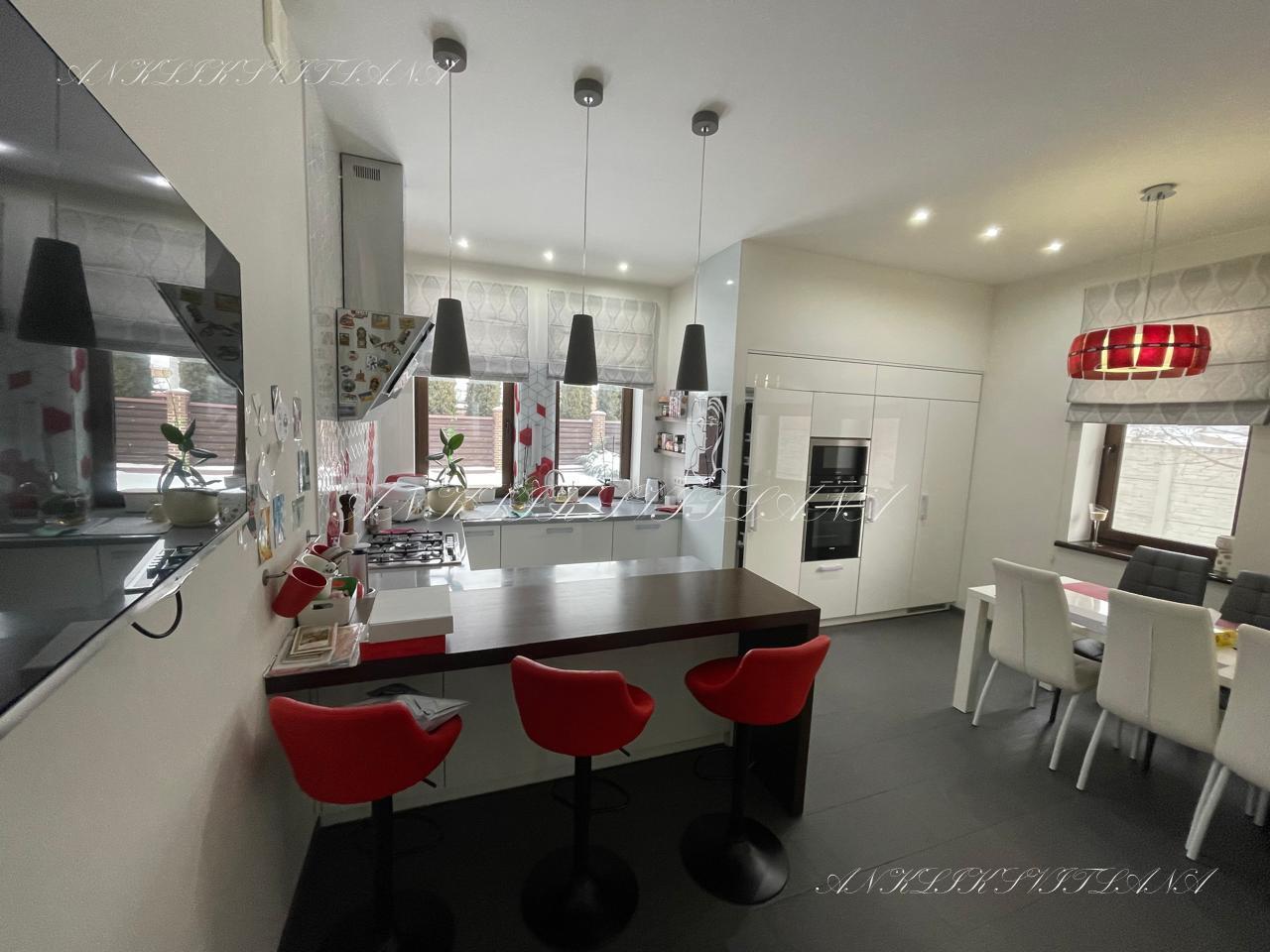 Аренда коттеджа 300 м²