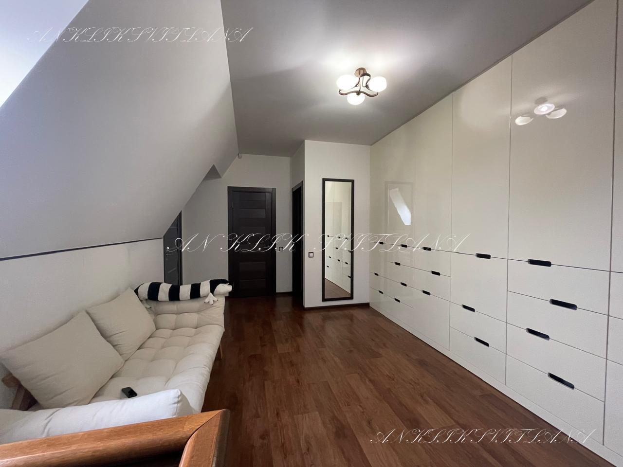 Аренда коттеджа 300 м²