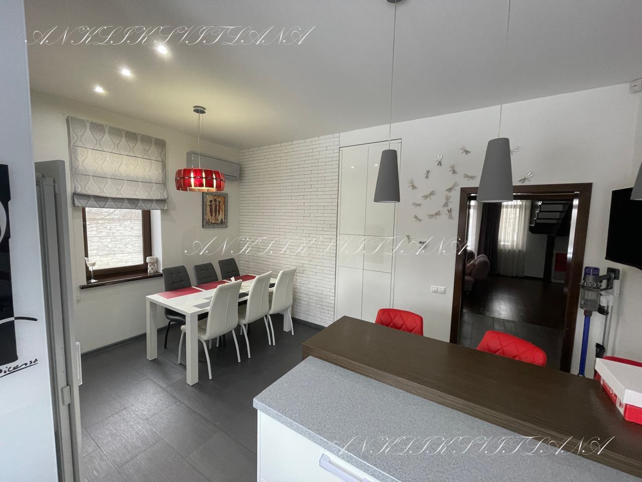 Аренда коттеджа 300 м²