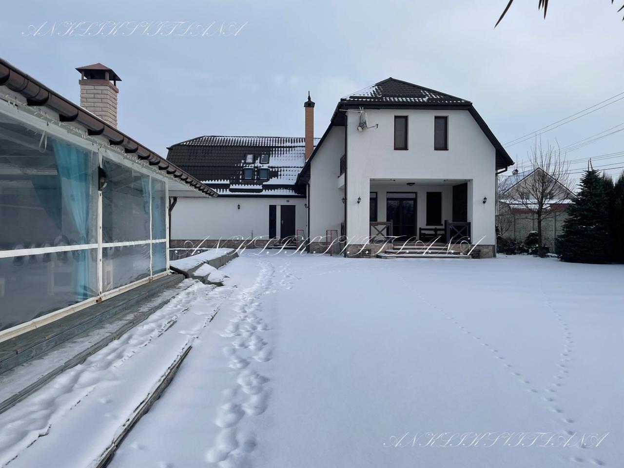 Аренда коттеджа 300 м²