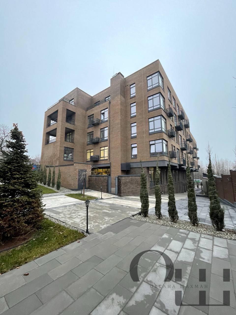 Продажа 3-комнатной квартиры 113 м², Короленко пер.