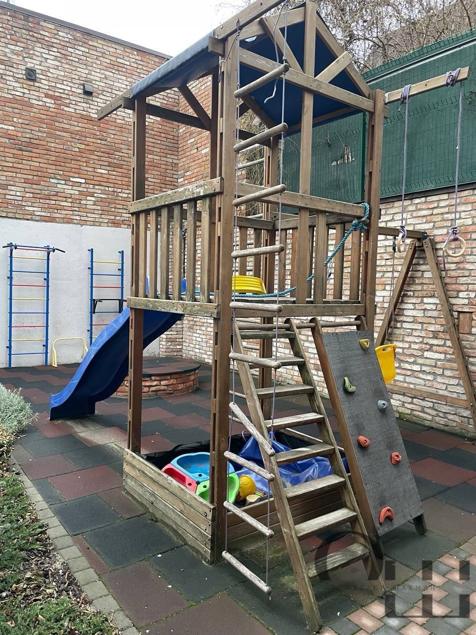 Продажа 4-комнатной квартиры 119 м², Воскресенская ул.