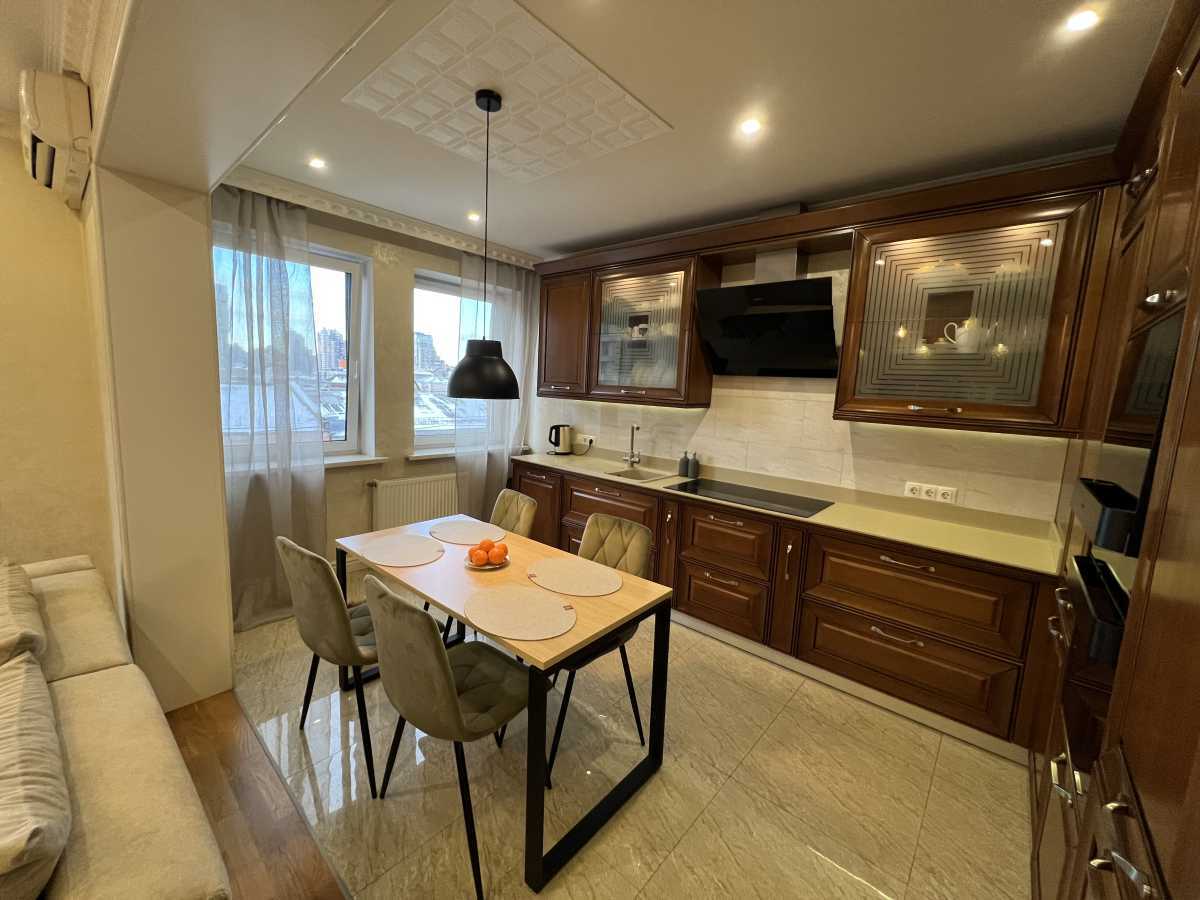 Оренда 3-кімнатної квартири 96 м², Паньковська вул., 27/78