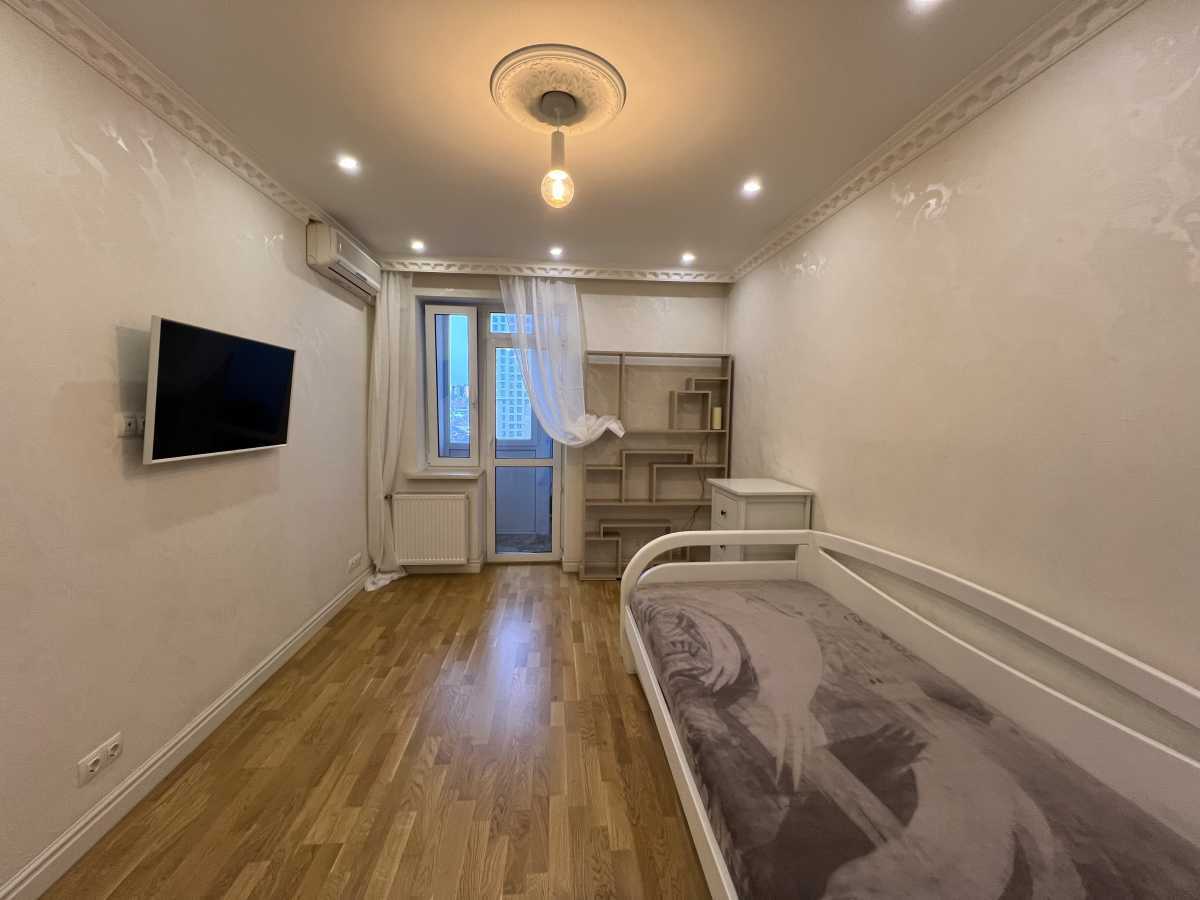 Оренда 3-кімнатної квартири 96 м², Паньковська вул., 27/78