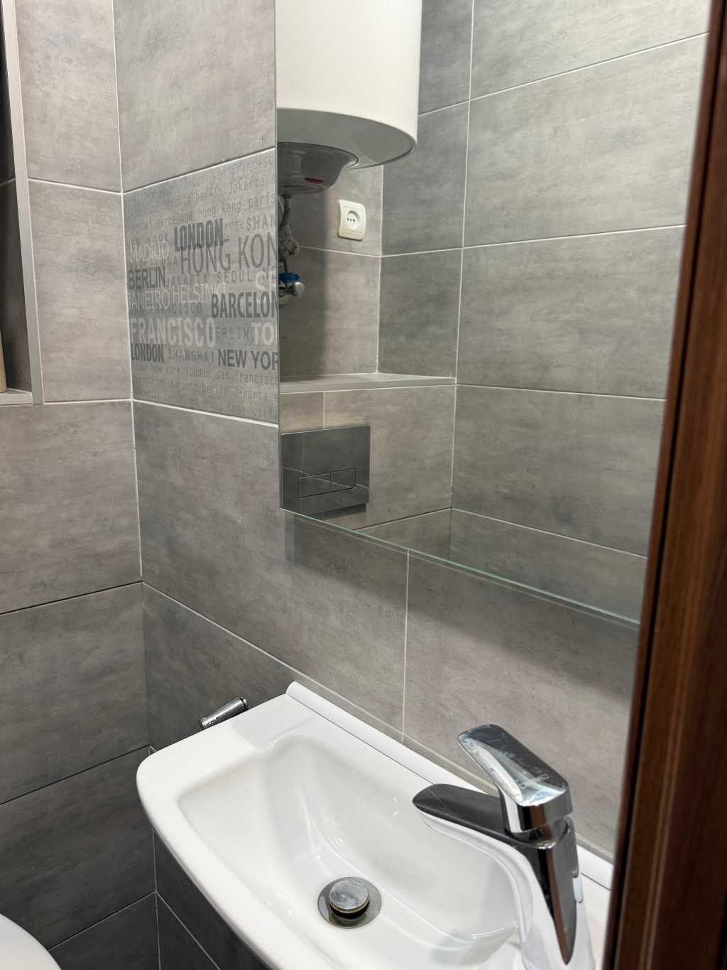 Продажа 3-комнатной квартиры 67 м², Героев просп., 21