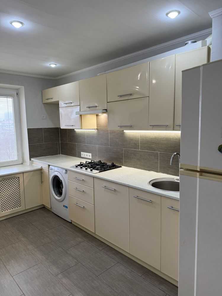 Продажа 3-комнатной квартиры 67 м², Героев просп., 21