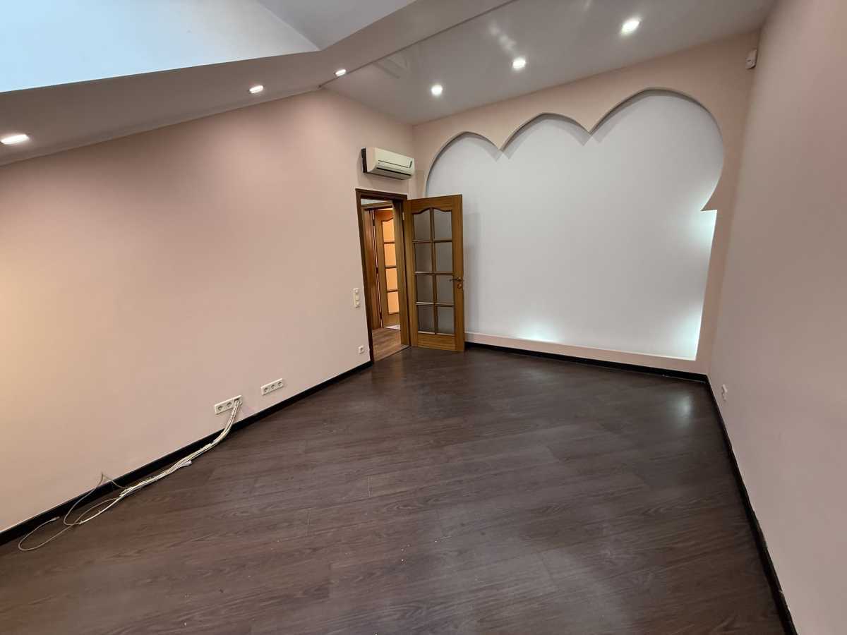 Аренда офиса 197 м², Трехсвятительская ул., 13