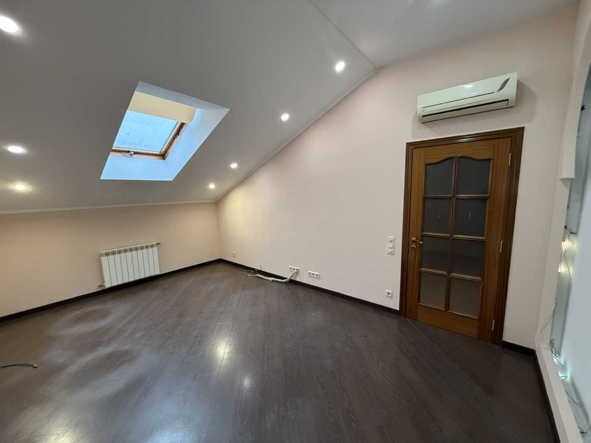 Аренда офиса 197 м², Трехсвятительская ул., 13