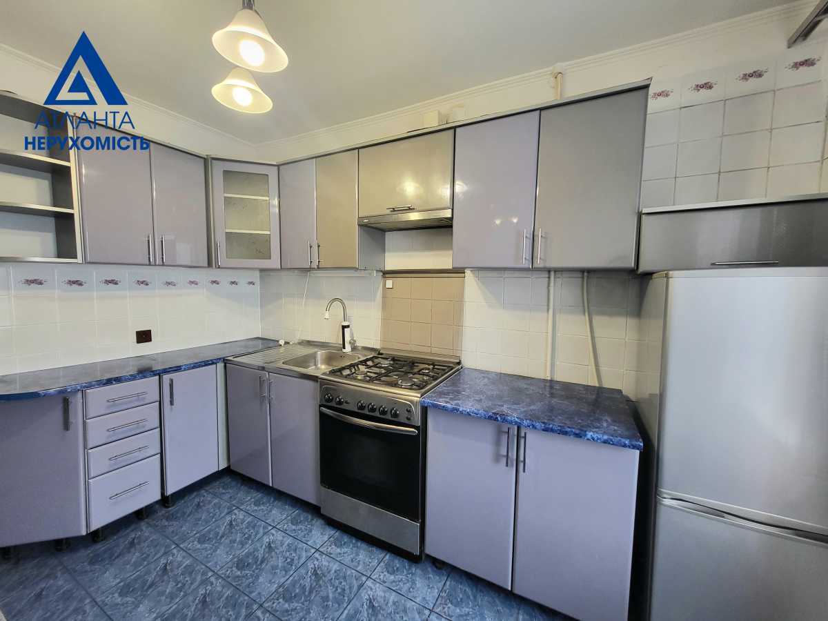 Продажа 3-комнатной квартиры 68 м², Князя Владимира ул., Івасюка, 52а