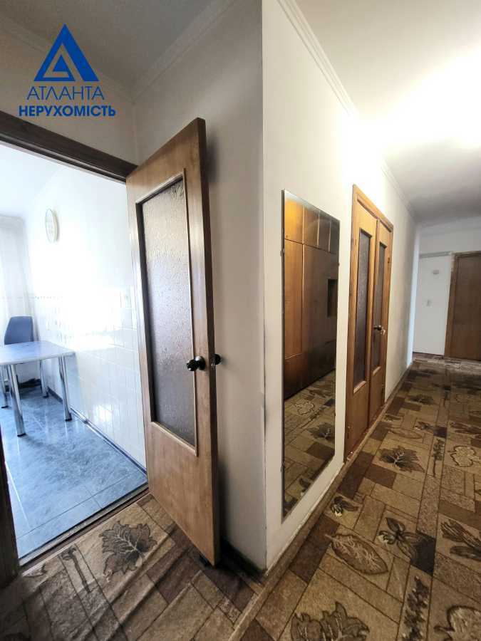 Продажа 3-комнатной квартиры 68 м², Князя Владимира ул., Івасюка, 52а