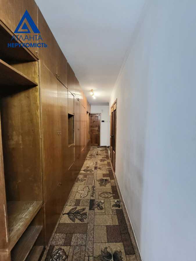 Продажа 3-комнатной квартиры 68 м², Князя Владимира ул., Івасюка, 52а