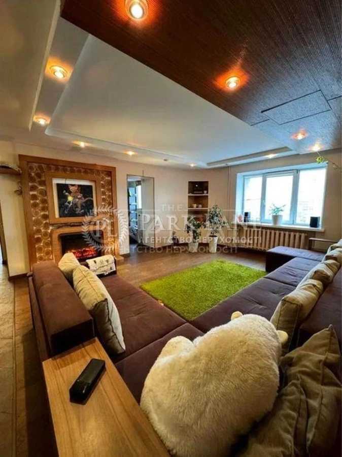 Аренда 3-комнатной квартиры 120 м², Братьев Зеровых ул., 14Б