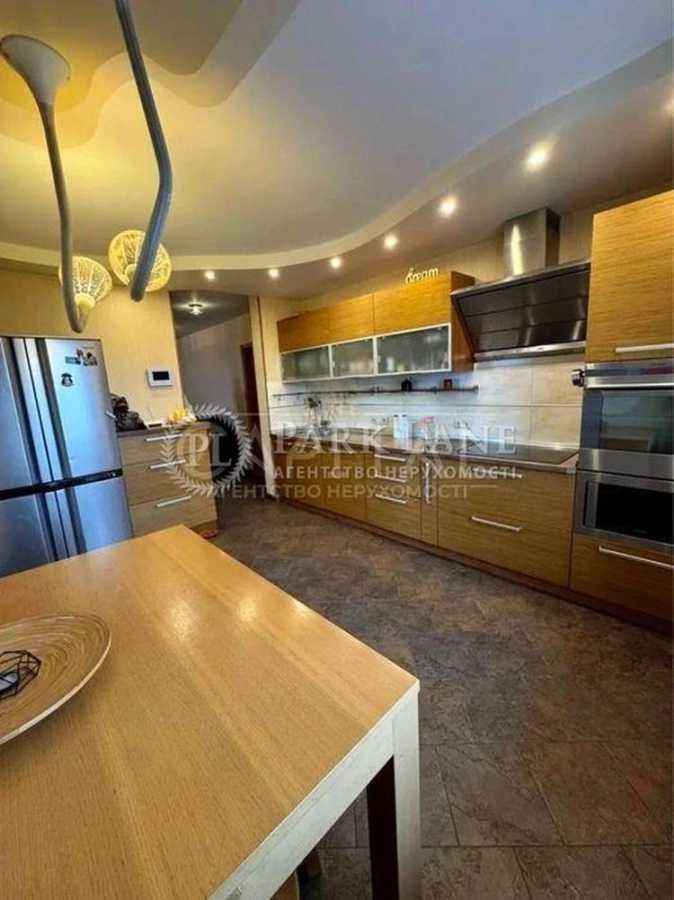 Аренда 3-комнатной квартиры 120 м², Братьев Зеровых ул., 14Б