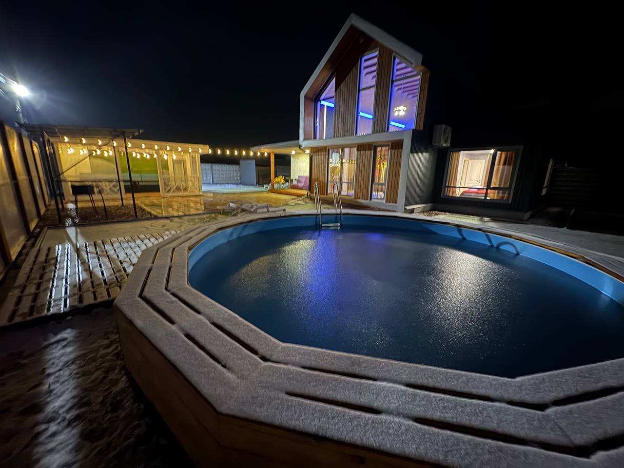 Коттедж посуточно 300 м², Зодчих ул., 20