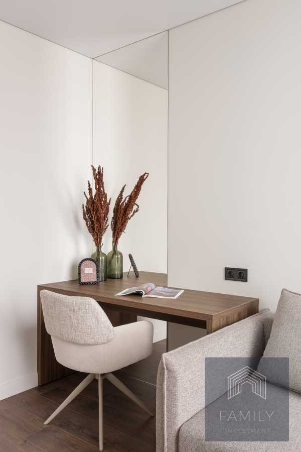 Продаж 2-кімнатної квартири 84 м², Дніпровська наб., 15Ж