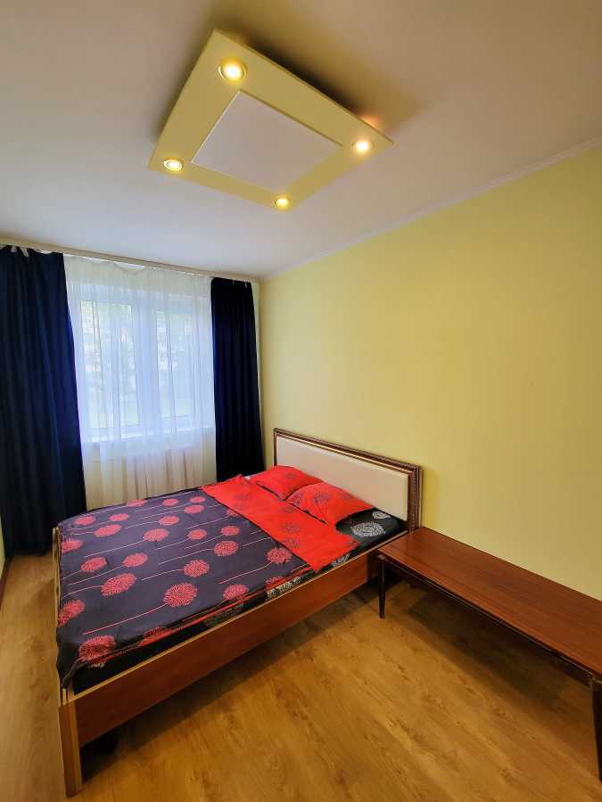 2-кімнатна квартира подобово 52 м², Юності просп.